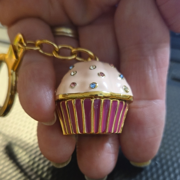 Kate Spade Pink and Gold Cupcake Key Holder - Picture 5 of 6